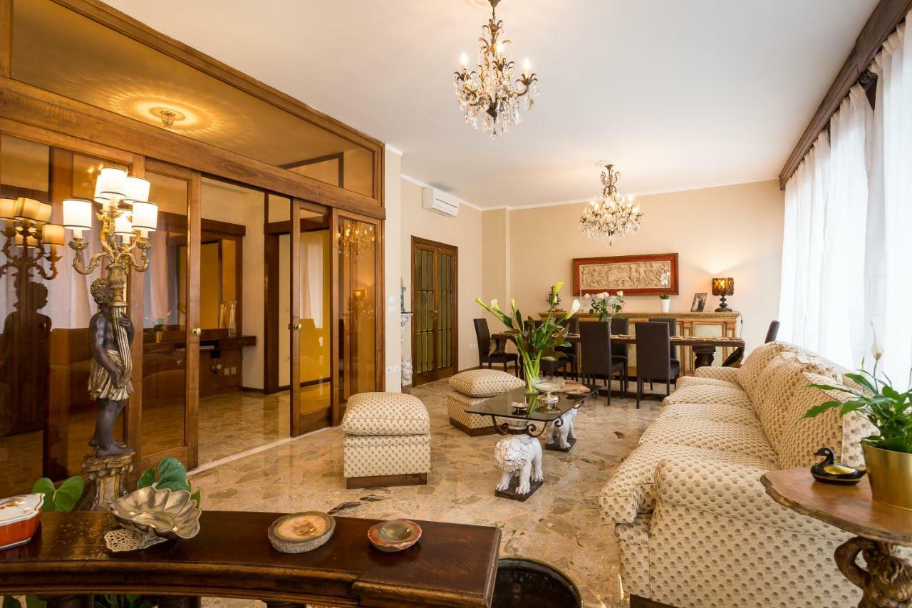 Ferrhouse Charm In Florence Two Lifts Extérieur photo